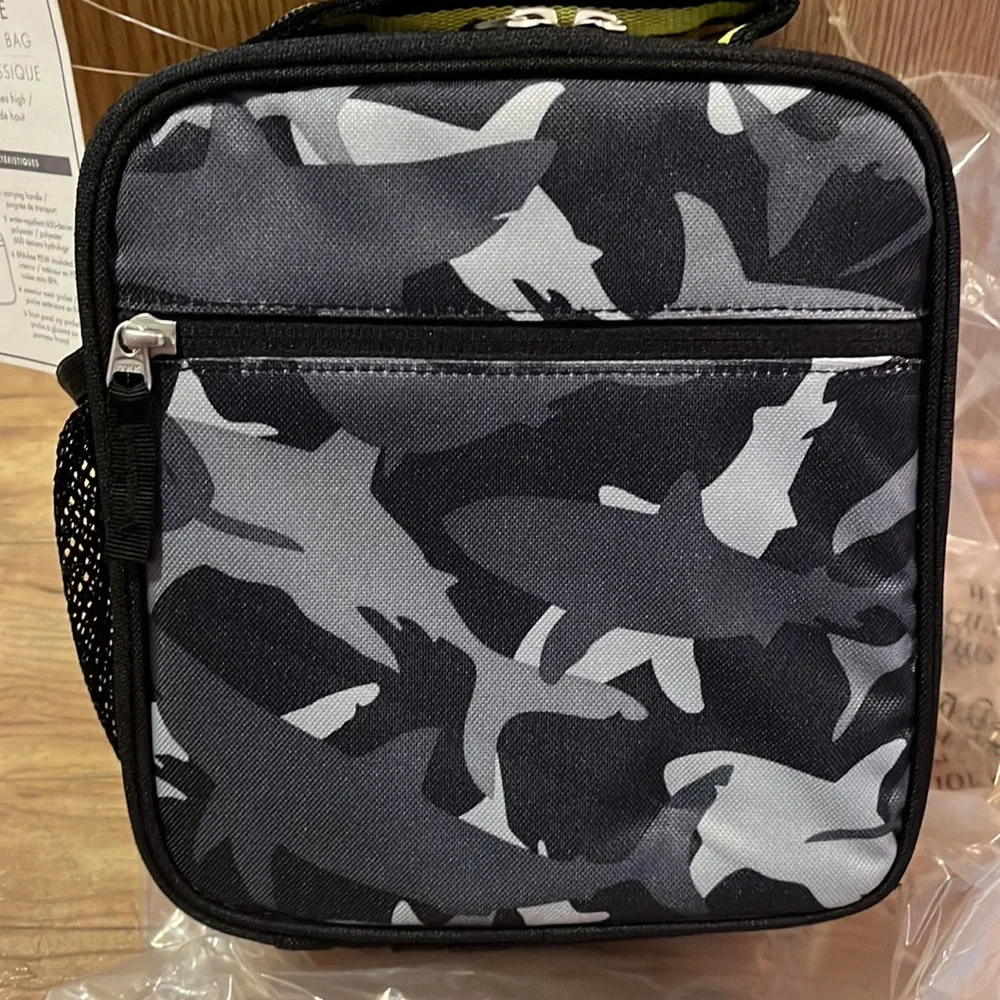 New with tags POTTERY BARN KIDS MACKENZIE black shark classic lunch tote bag